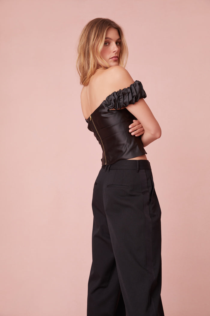 Tailored pants with a pleated wide leg and side pockets.