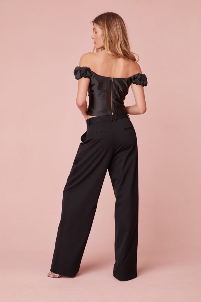 Tailored pants with a pleated wide leg and side pockets.