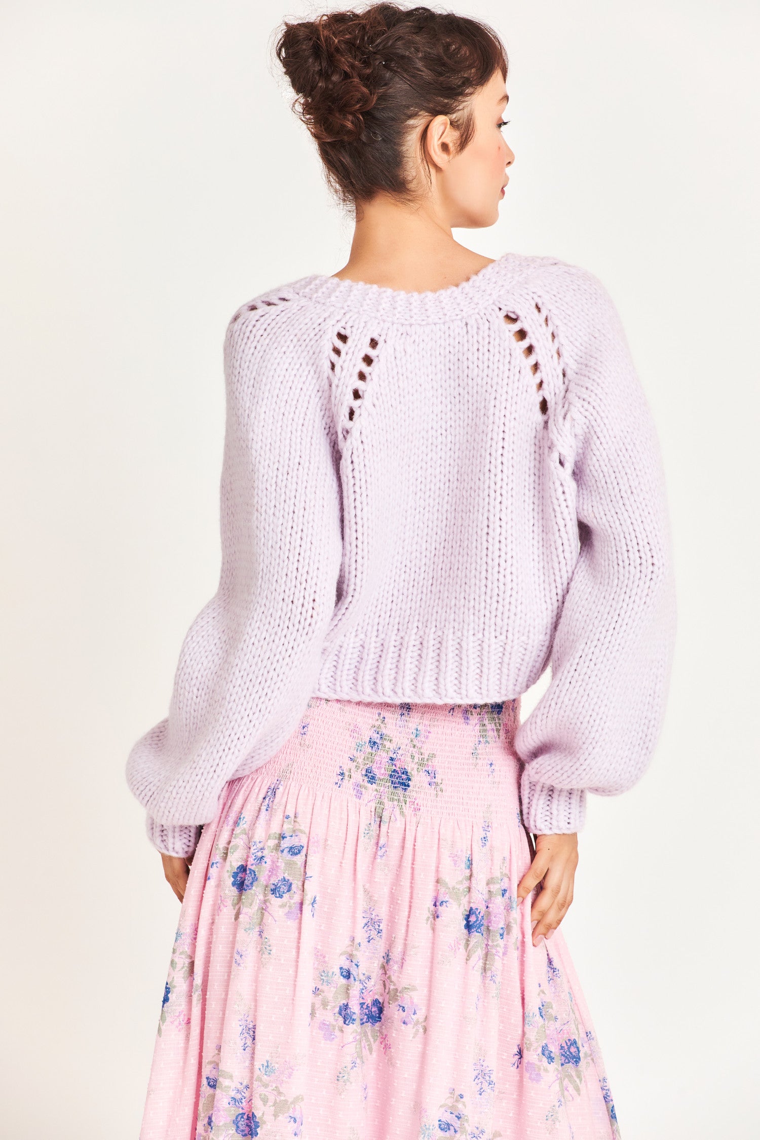  Knitted cropped sweater in a beautiful purple color featuring puffy sleeves for a comfortable feel as well as three buttons down the middle 