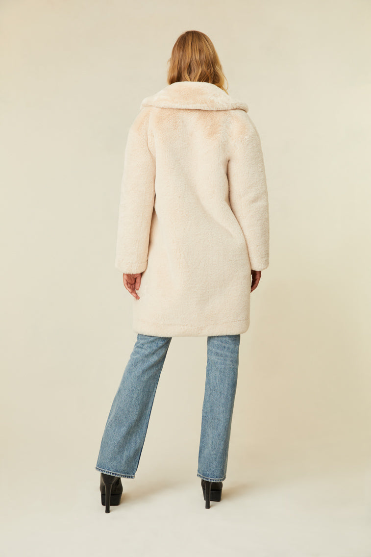 Cozy coat made from bonded faux fur shearling.
