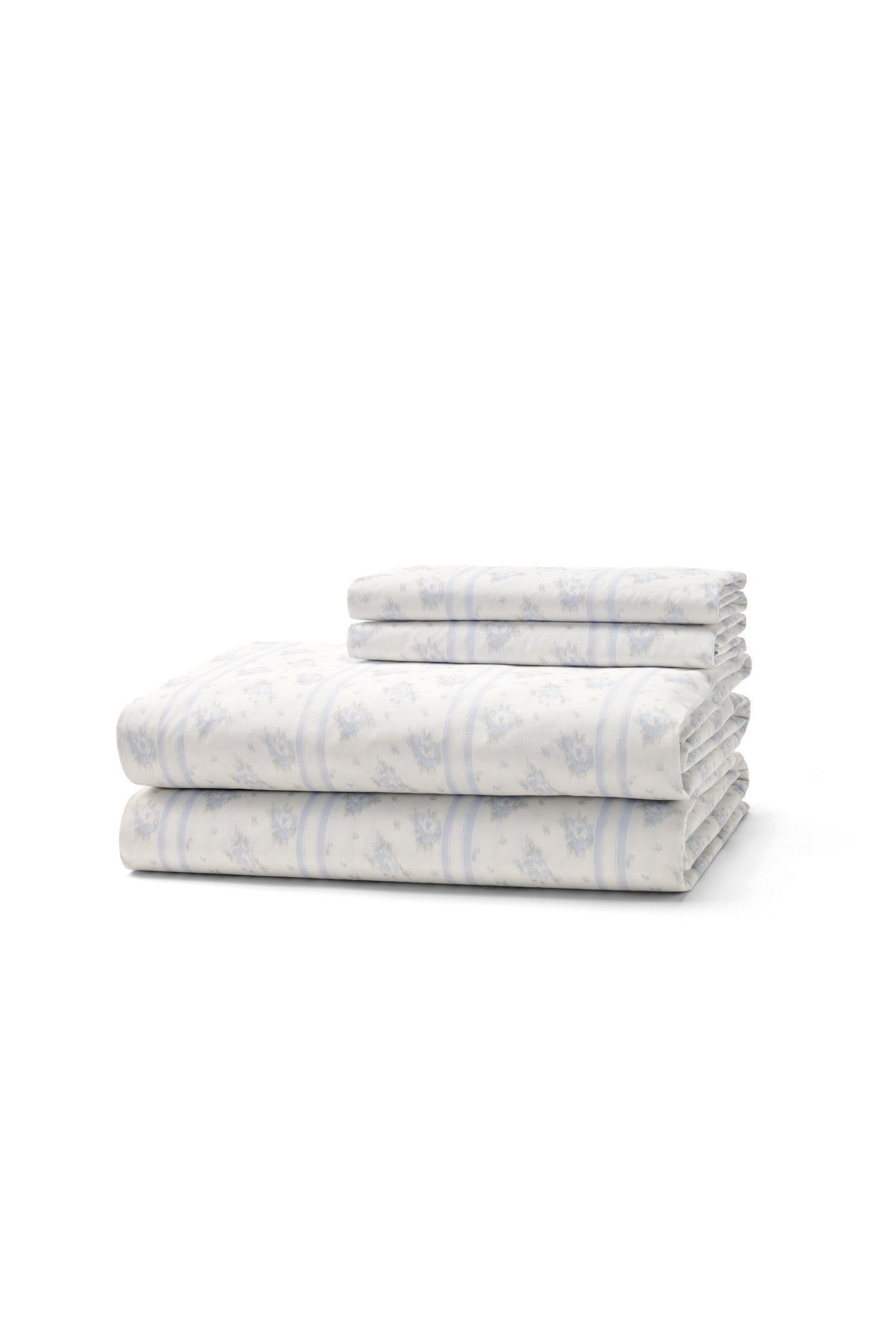 Introducing our lightweight and airy sheets in a beautiful floral blue design. Crafted from 100% cotton, these sheets offer the perfect combination of comfort and breathability.