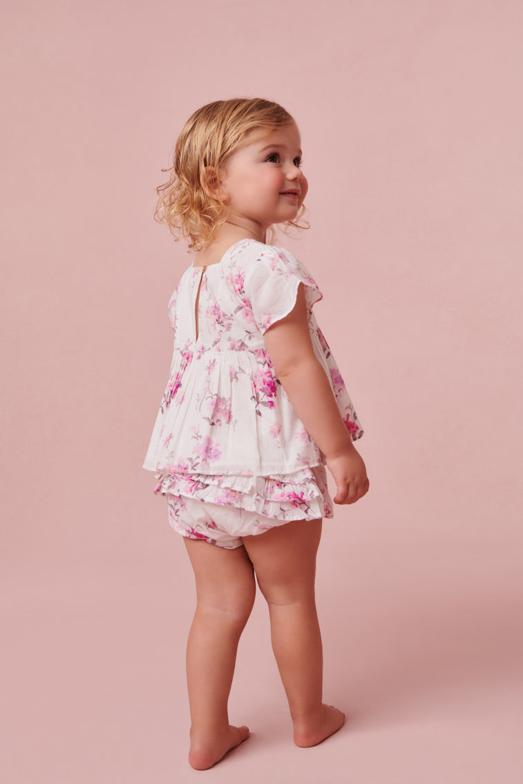Baby girls bloomer in a dainty floral print