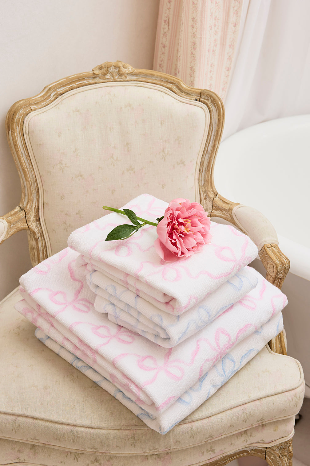 Cotton Bath Towel in Bow Print