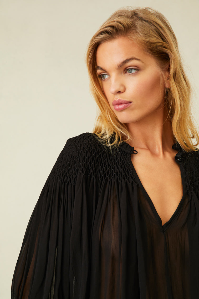 Beautiful blouse with a loose silhouette and stunning diamond hand-mocking detail.