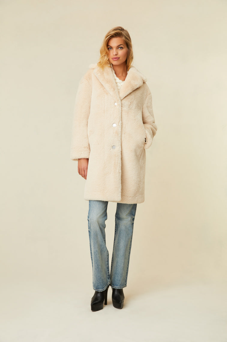 Cozy coat made from bonded faux fur shearling.