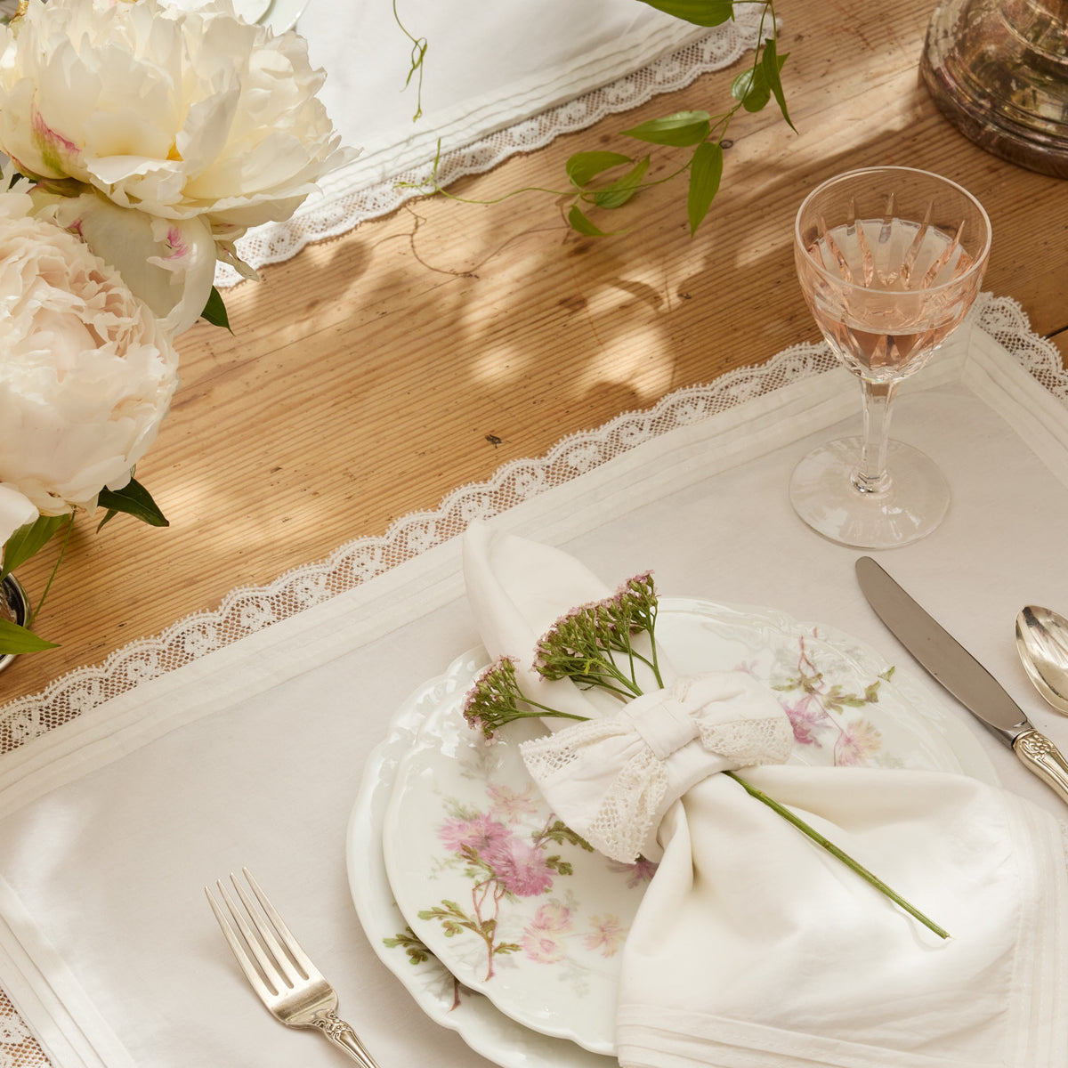 アンティーク雑貨 Victorian Printed Cotton Mats Set 4 white20250530_SU25_Tabletop_Ec