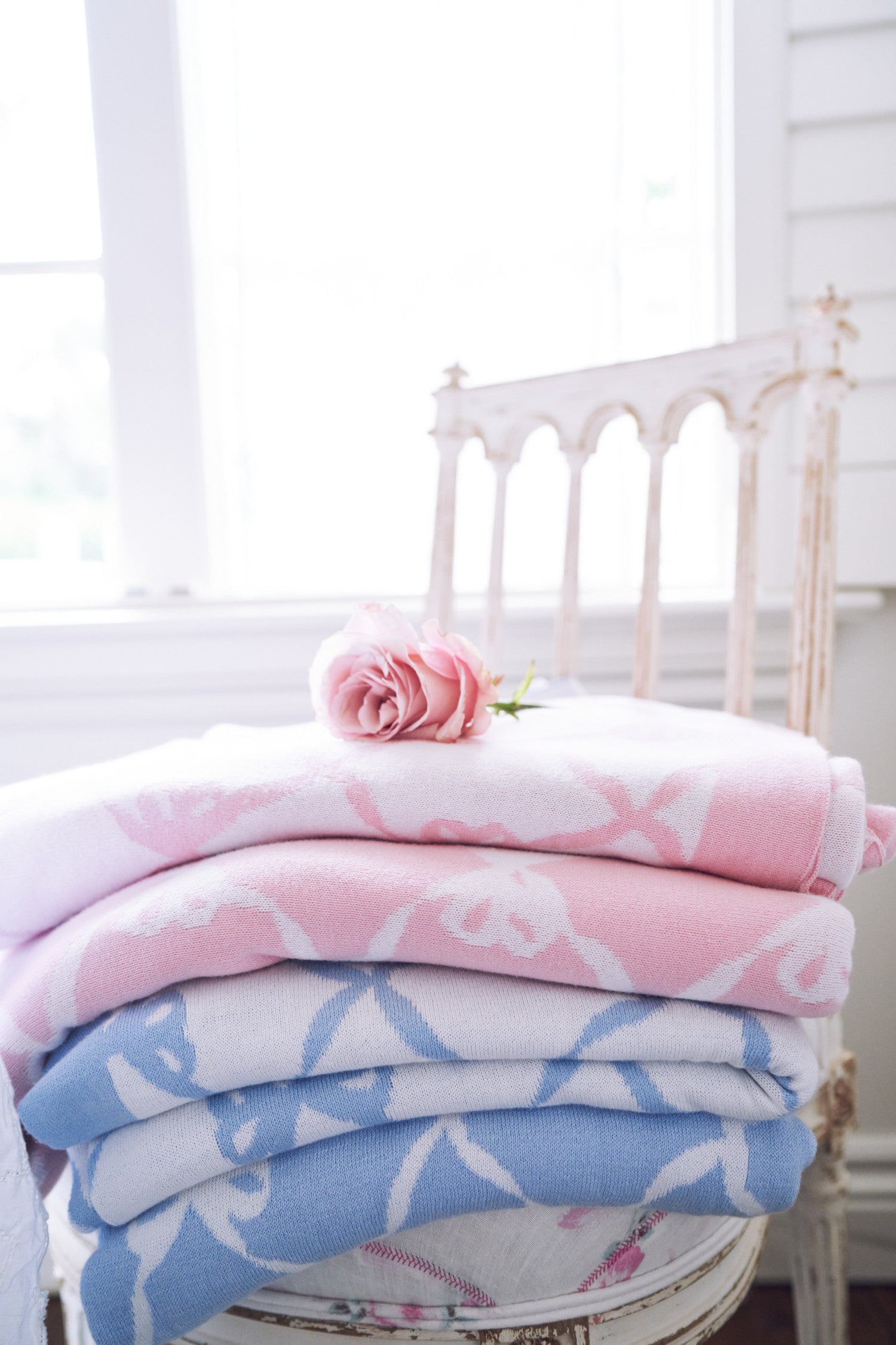 Reversible throw blanket with bow print.