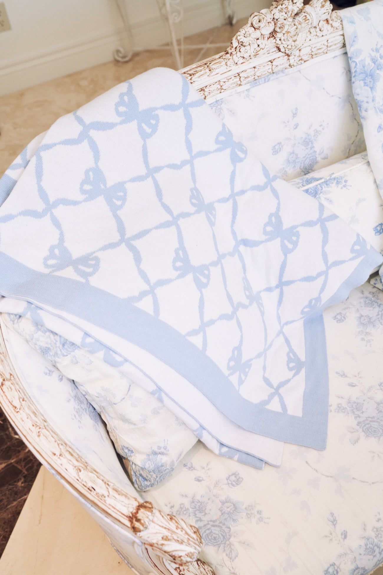 Bow Reversible Blanket