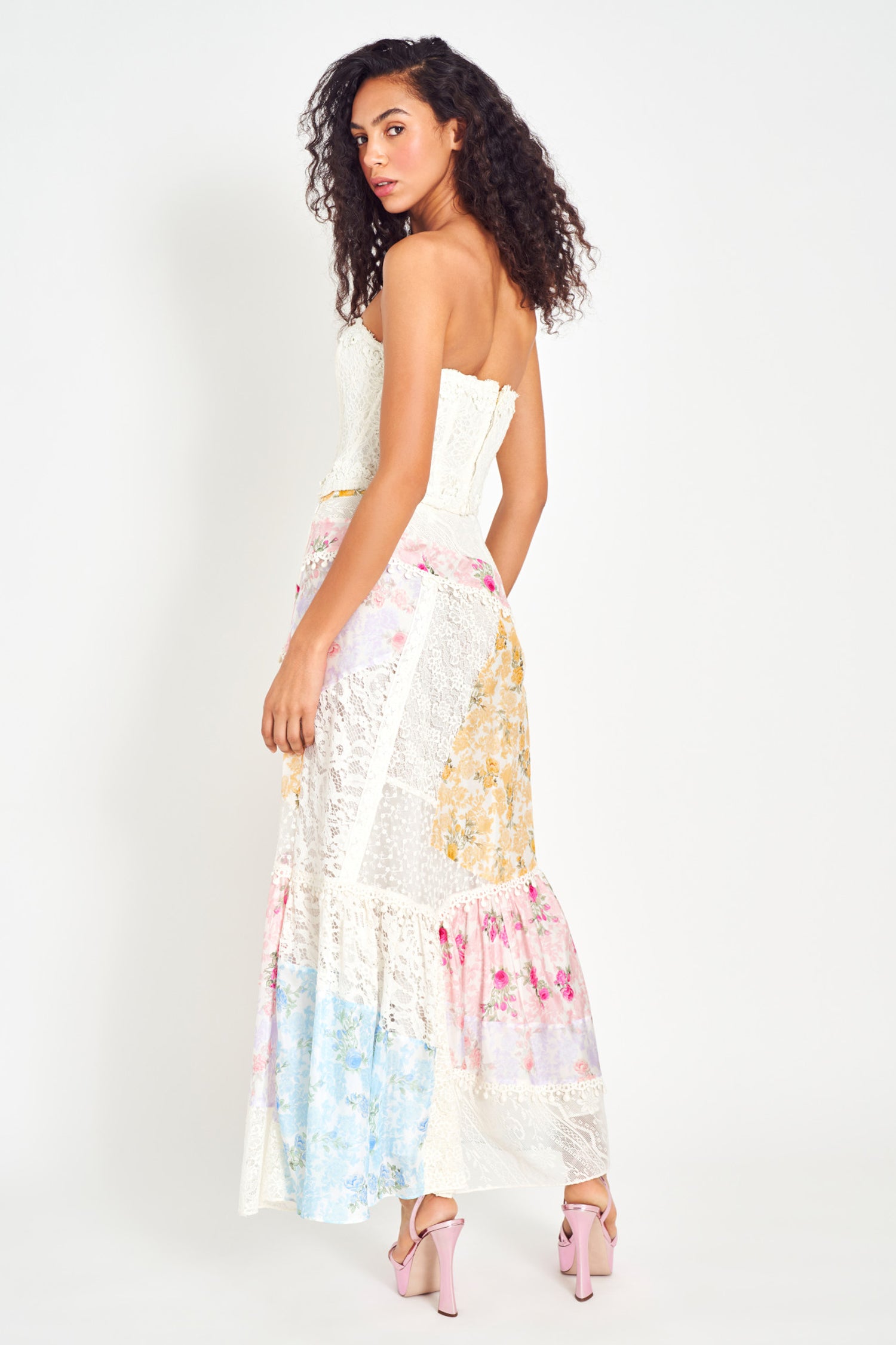 Lace detail contrasting print maxi flounce skirt.