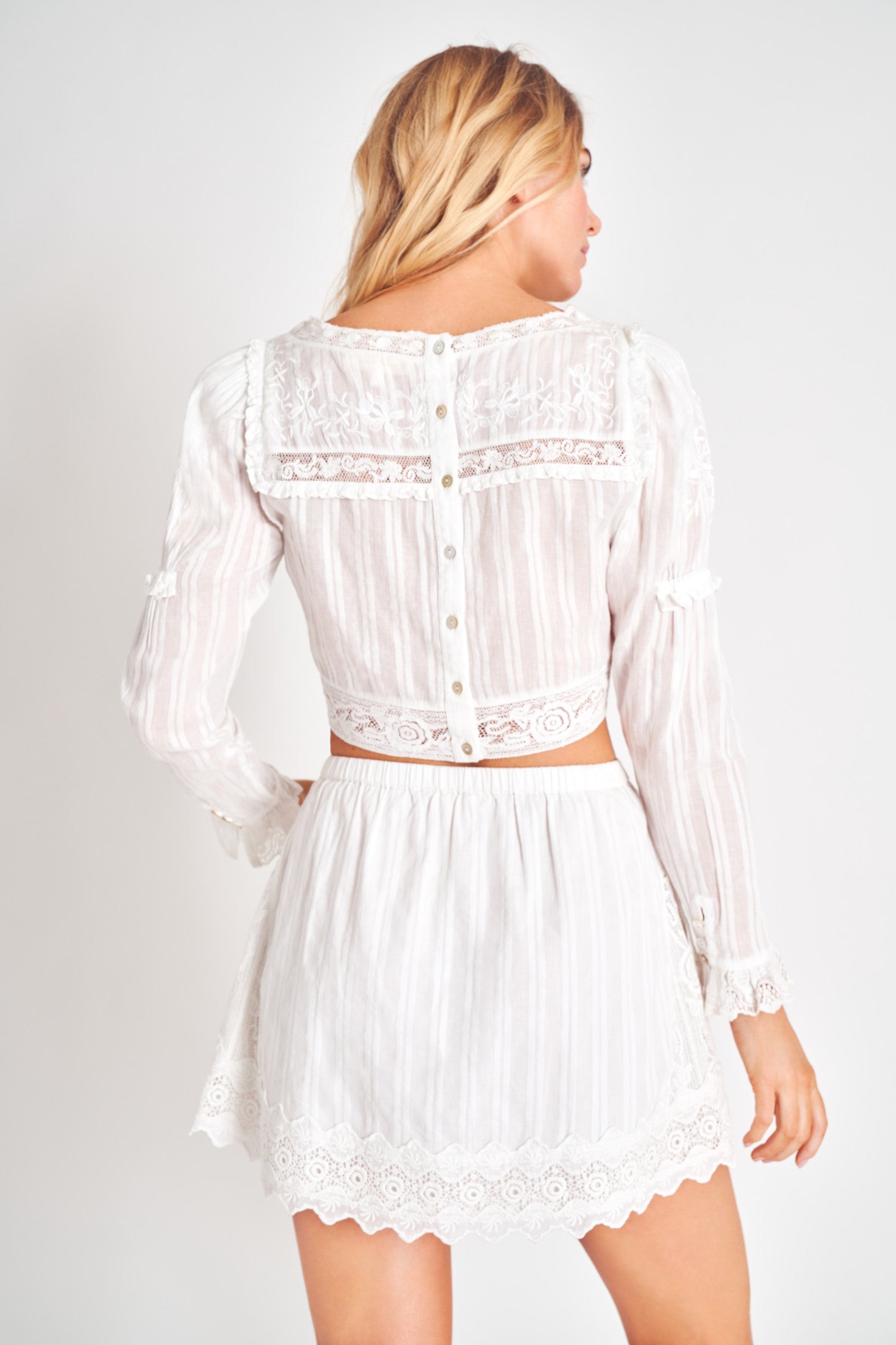 A-line white mini embroidered trim skirt.