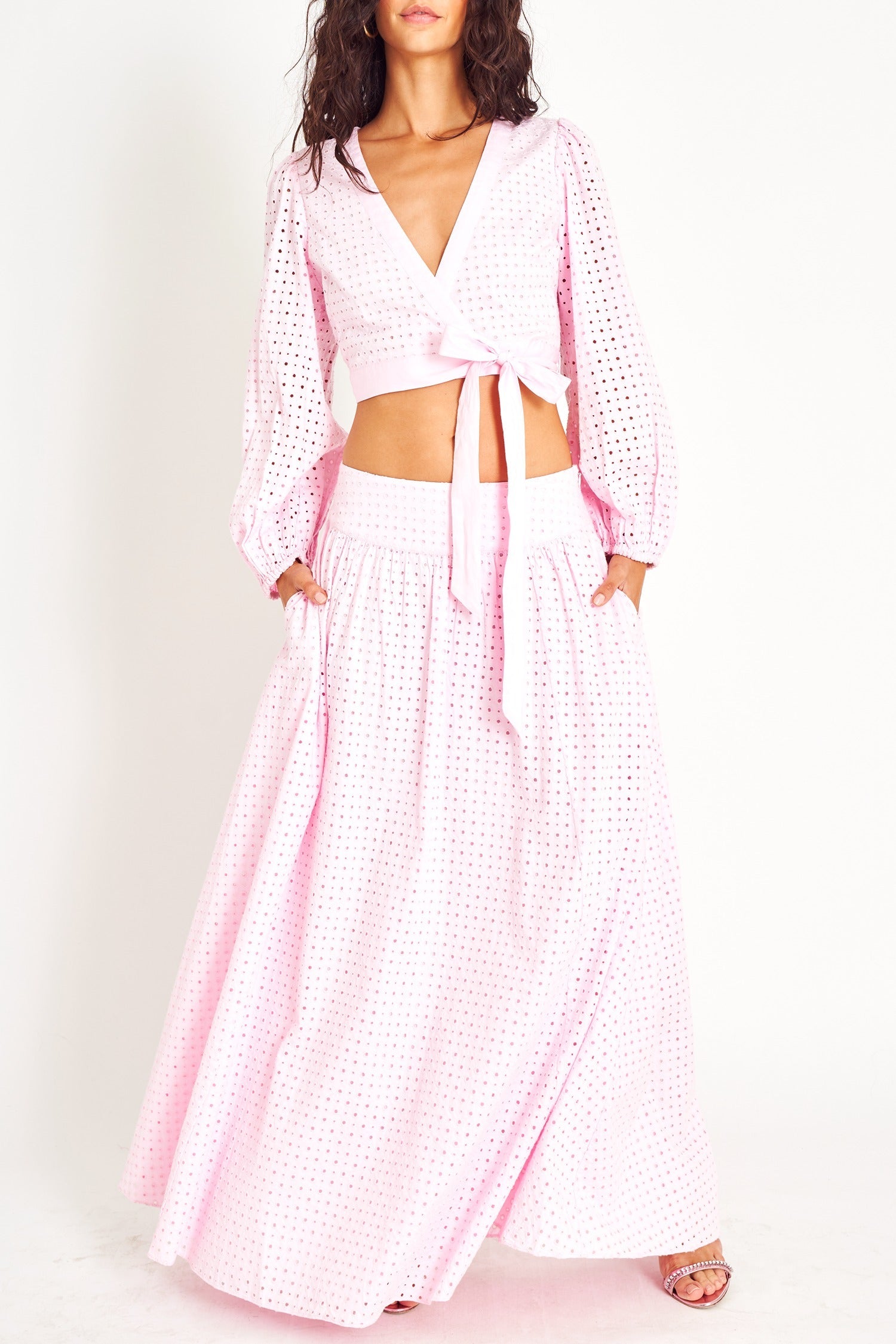 Pink maxi skirt featuring embroidery and floral appliques
